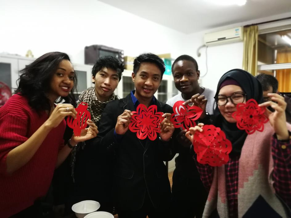 老挝泼水节亮相南宁深化友谊共促合作(图1)